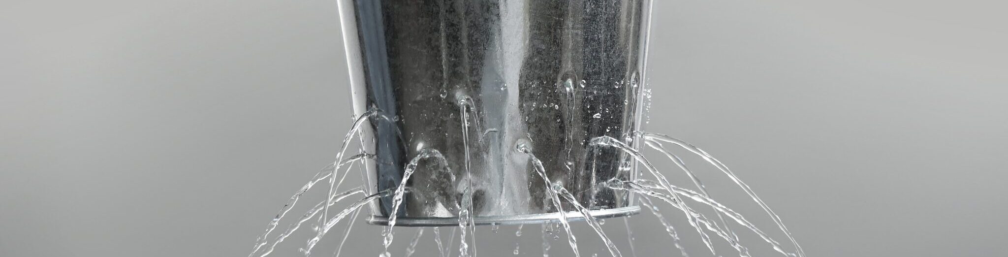 バケツの穴を塞ぐ